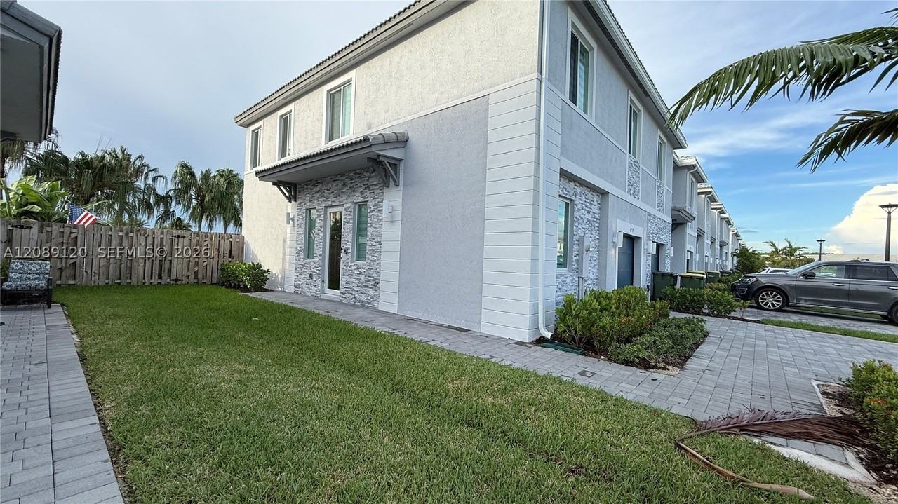 679 Se 13th Street Cir - Photo 4 of 27