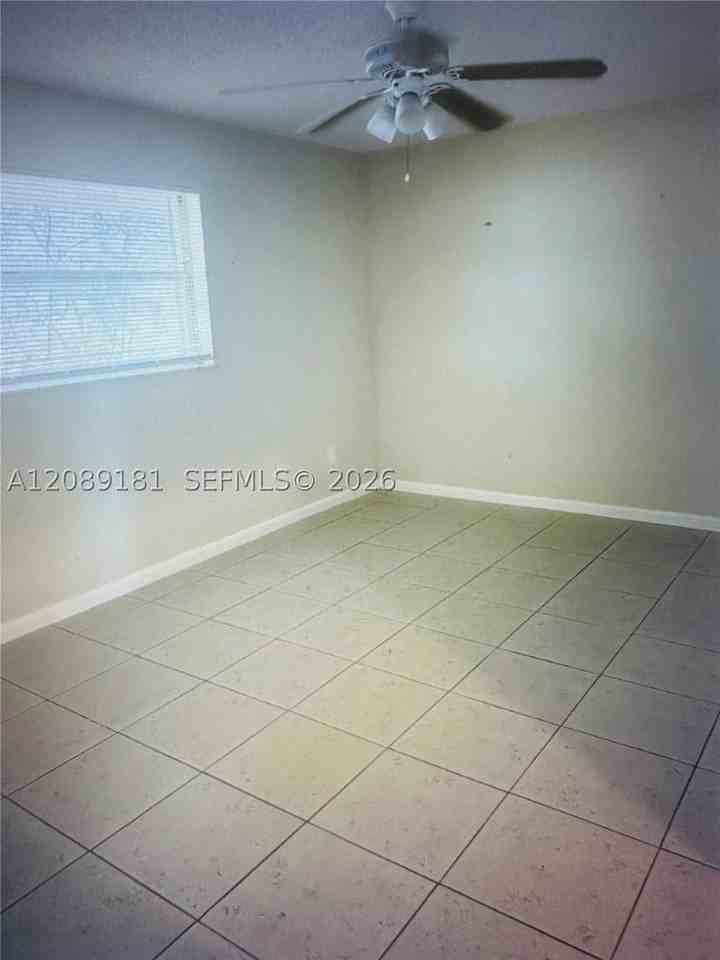 1155 Se Sabina Ln #1 - Photo 4 of 9