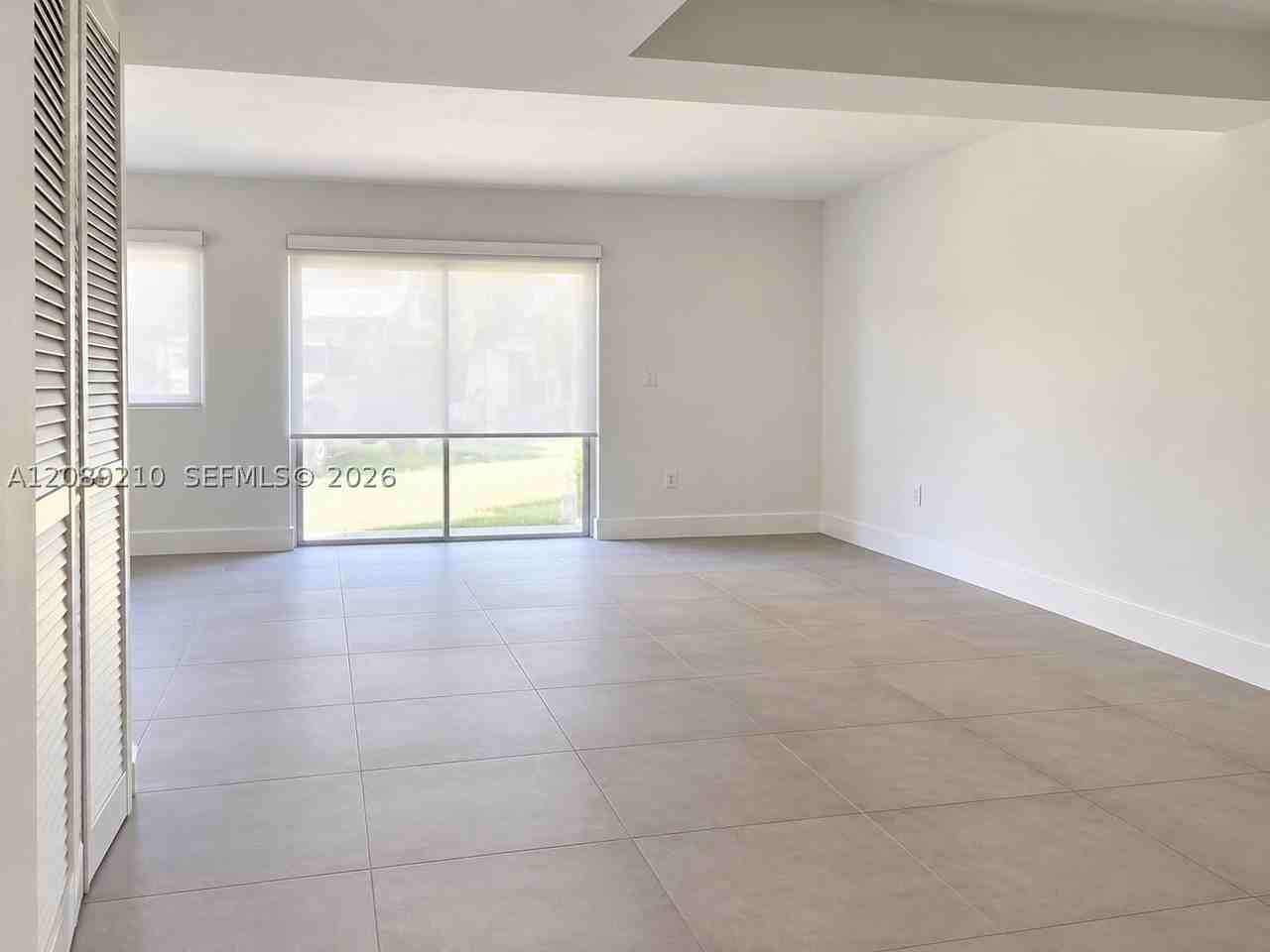 11061 Nw 7th St #103-12 - Photo 4 of 12
