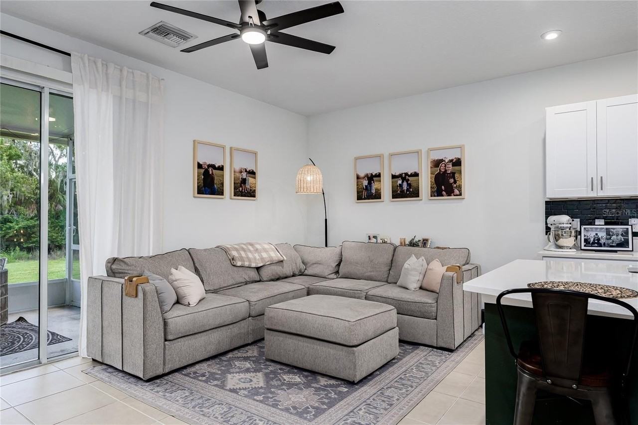 10348 Oakside Dr - Photo 3 of 34