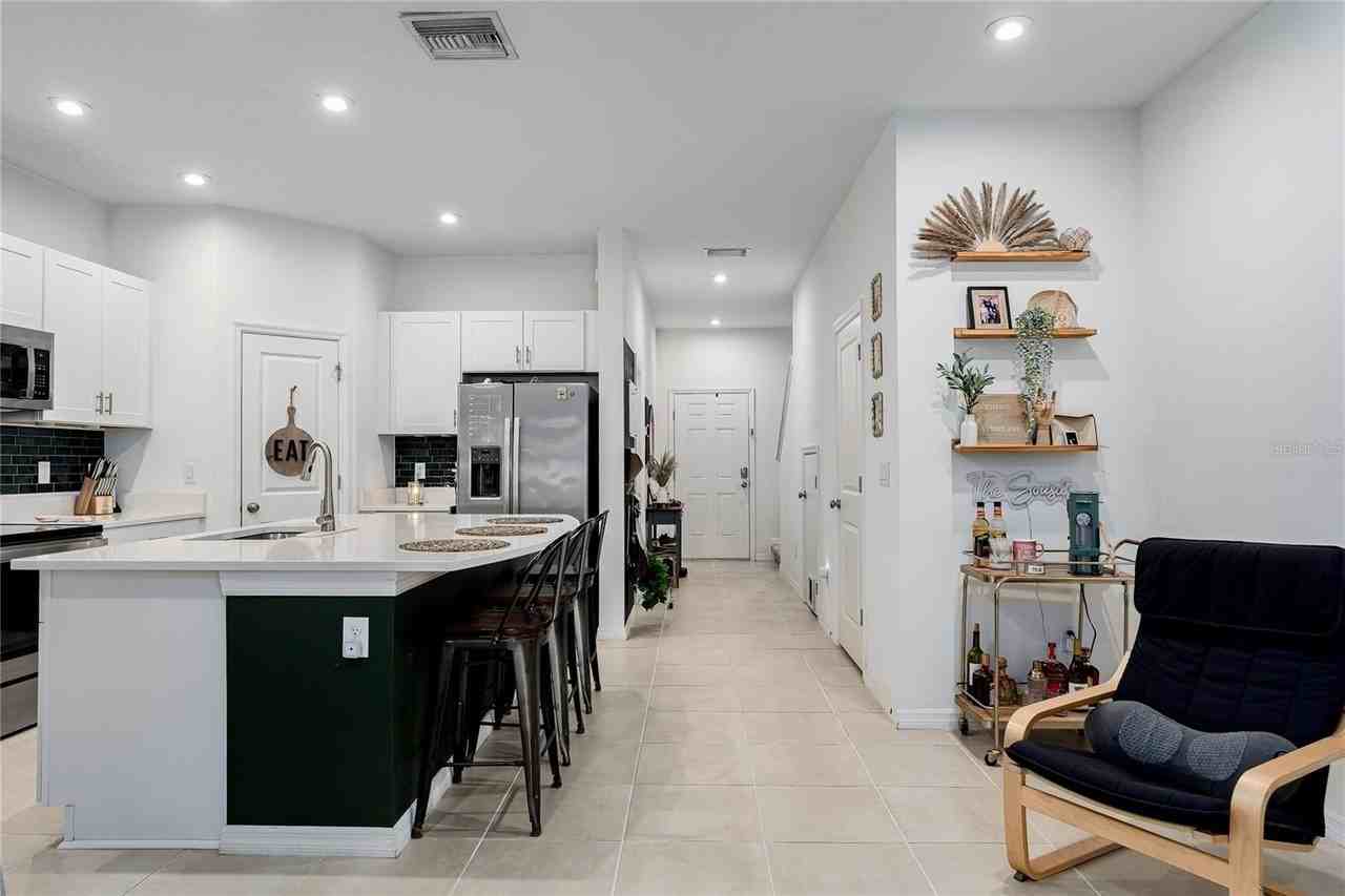 10348 Oakside Dr - Photo 4 of 34