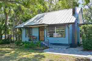 featured image of 2408 Hillview St