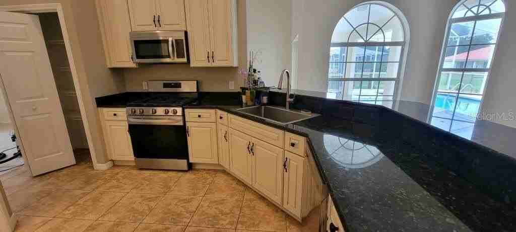 4265 E Amsterdam St - Photo 7 of 26