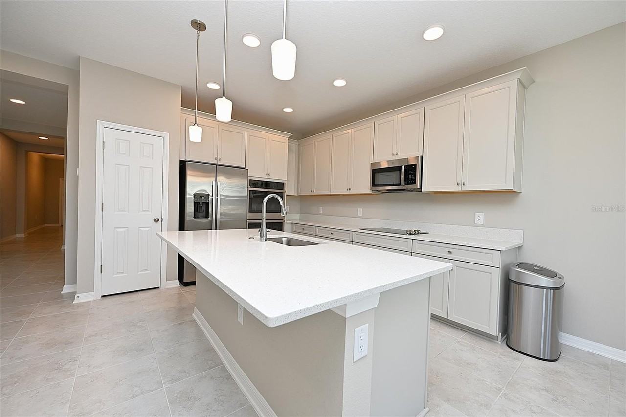 5507 Freesia Dr - Photo 3 of 50