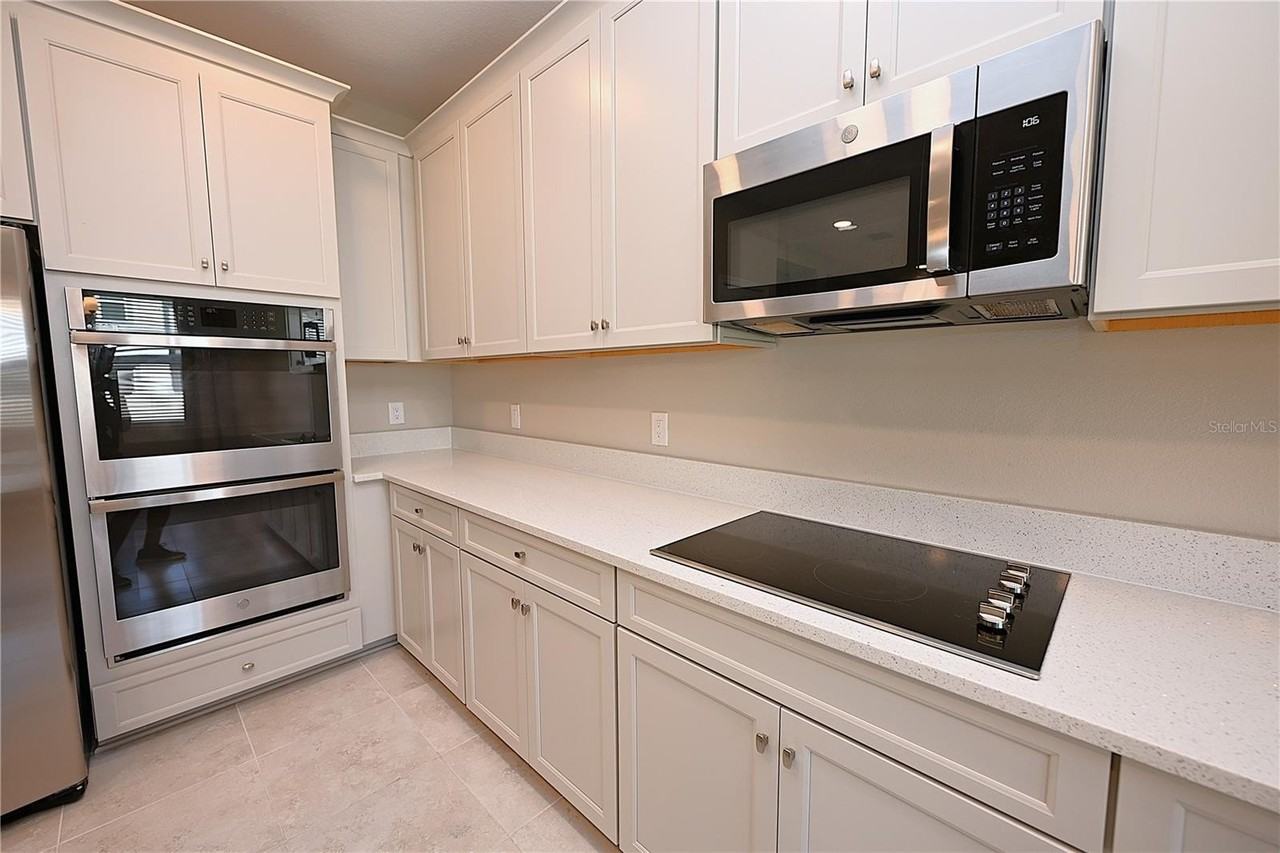 5507 Freesia Dr - Photo 5 of 50