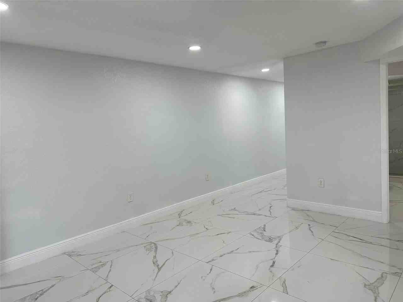 1710 S Washington Ave #9 - Photo 6 of 21
