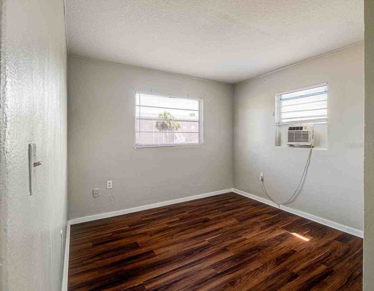 1343 W Point Dr #4 - Photo 5 of 7