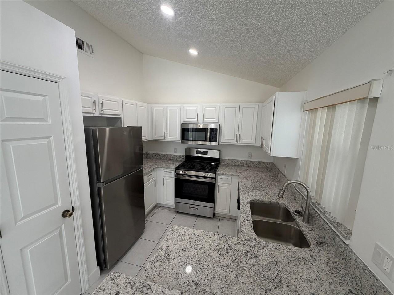 13109 Odyssey Lake Way - Photo 4 of 10