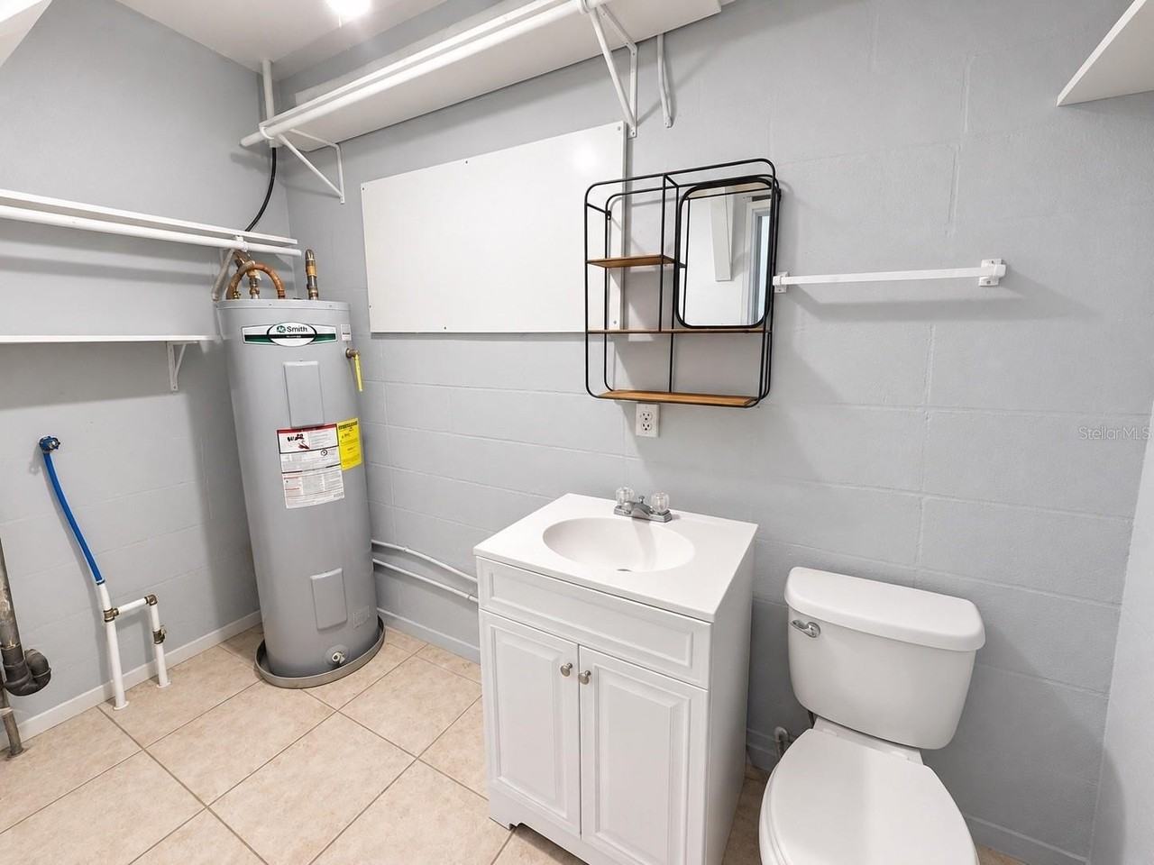 2021 W Gore St - Photo 5 of 11