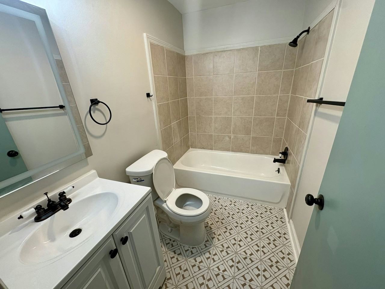1140 East Elza Avenue - Photo 5 of 11