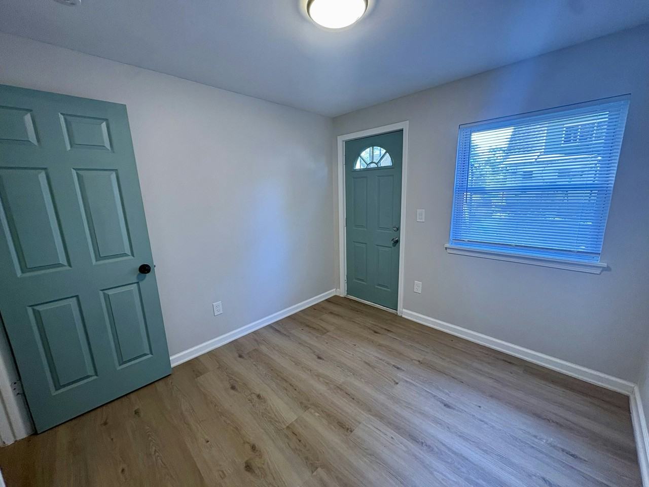 1140 East Elza Avenue - Photo 7 of 11