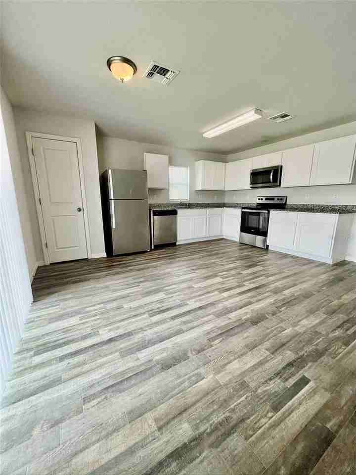 26485 Mary Ave - Photo 4 of 24