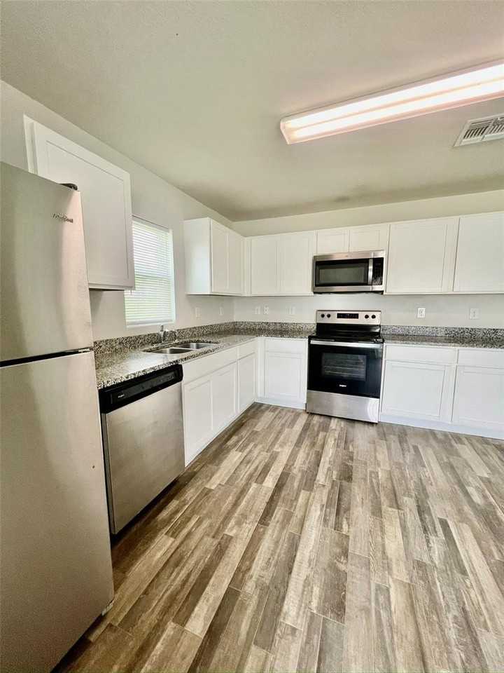 26485 Mary Ave - Photo 6 of 24