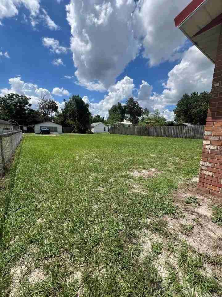 5739 9th St - Photo 2 of 12