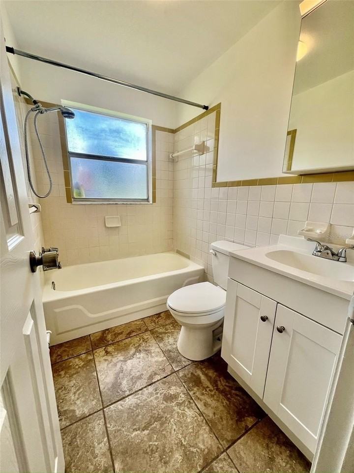 5739 9th St - Photo 7 of 12
