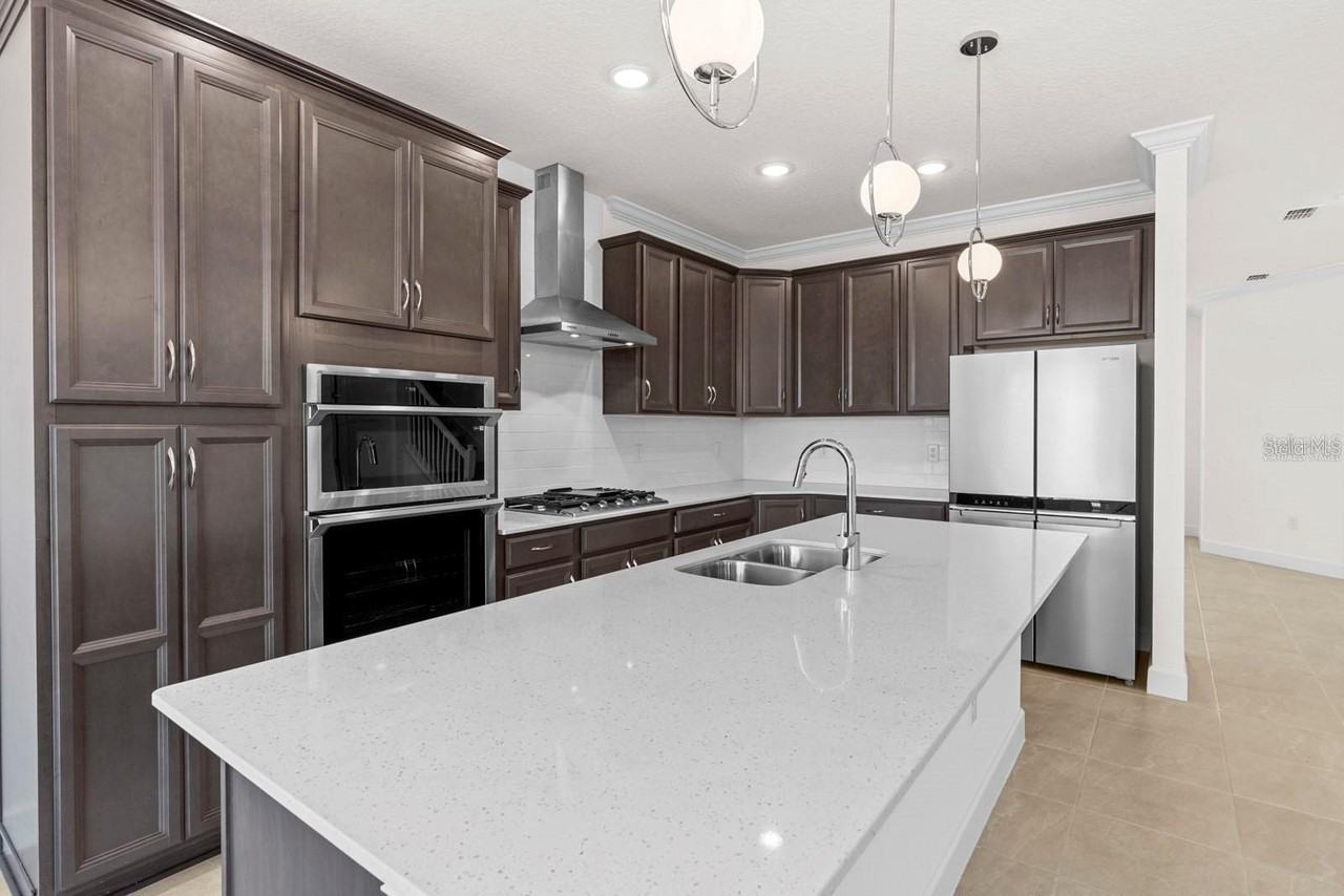 933 Signet Dr - Photo 5 of 42