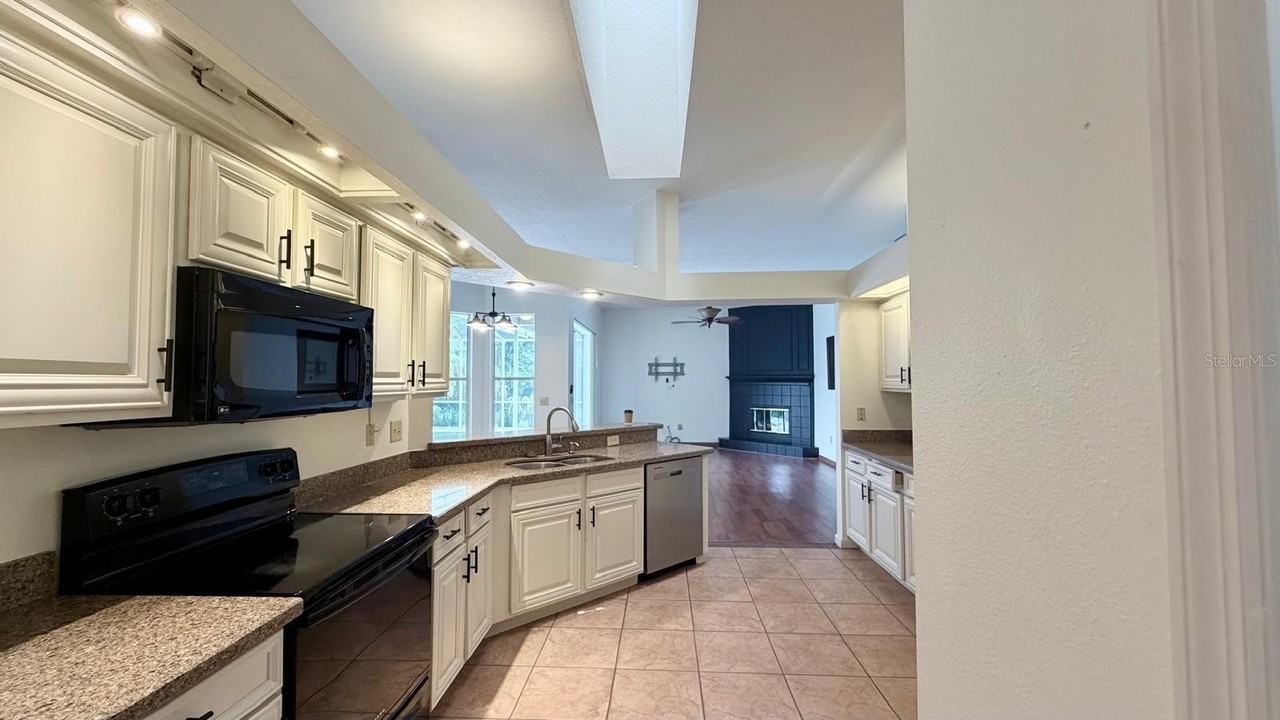 9639 Fox Hearst Rd - Photo 7 of 25