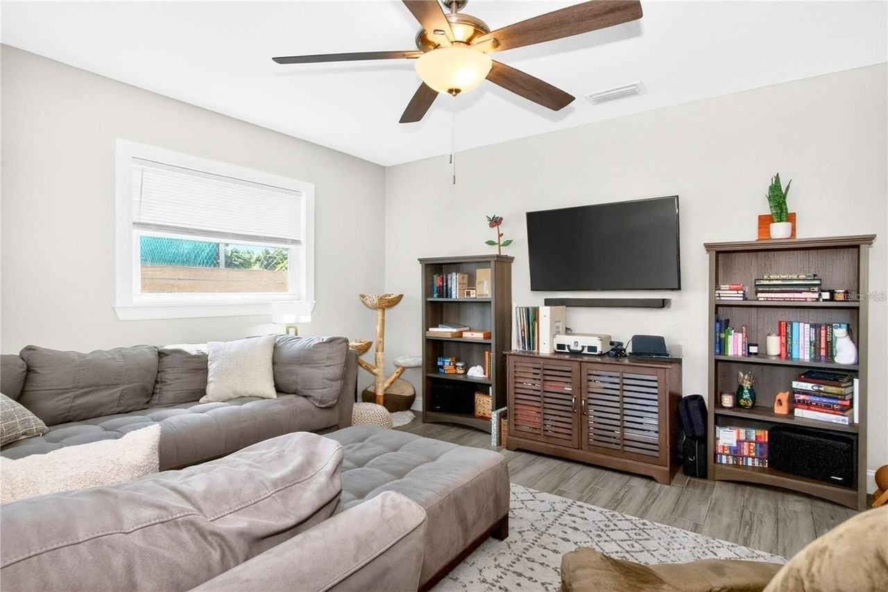 3608 W Carmen St - Photo 5 of 25