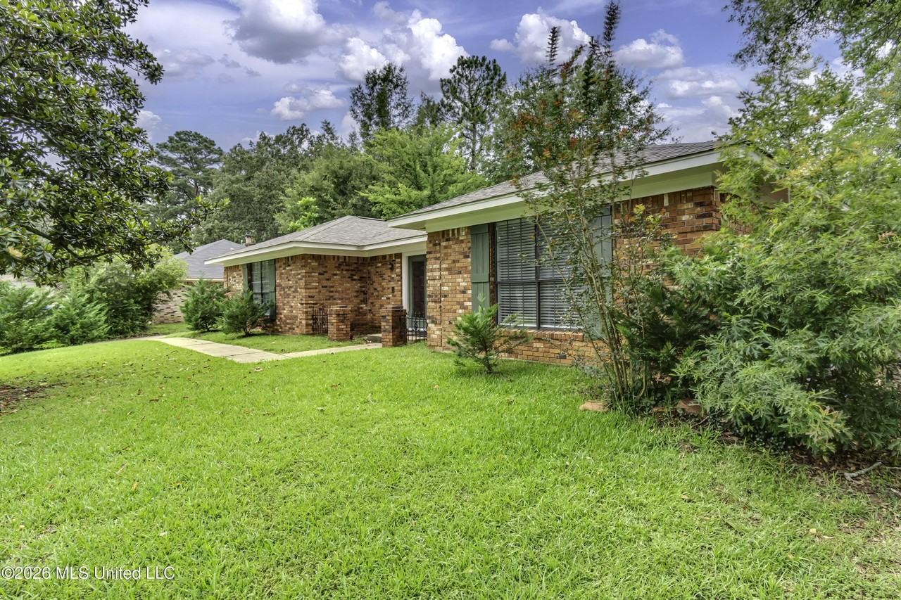 9 Treeway Dr - Photo 2 of 50