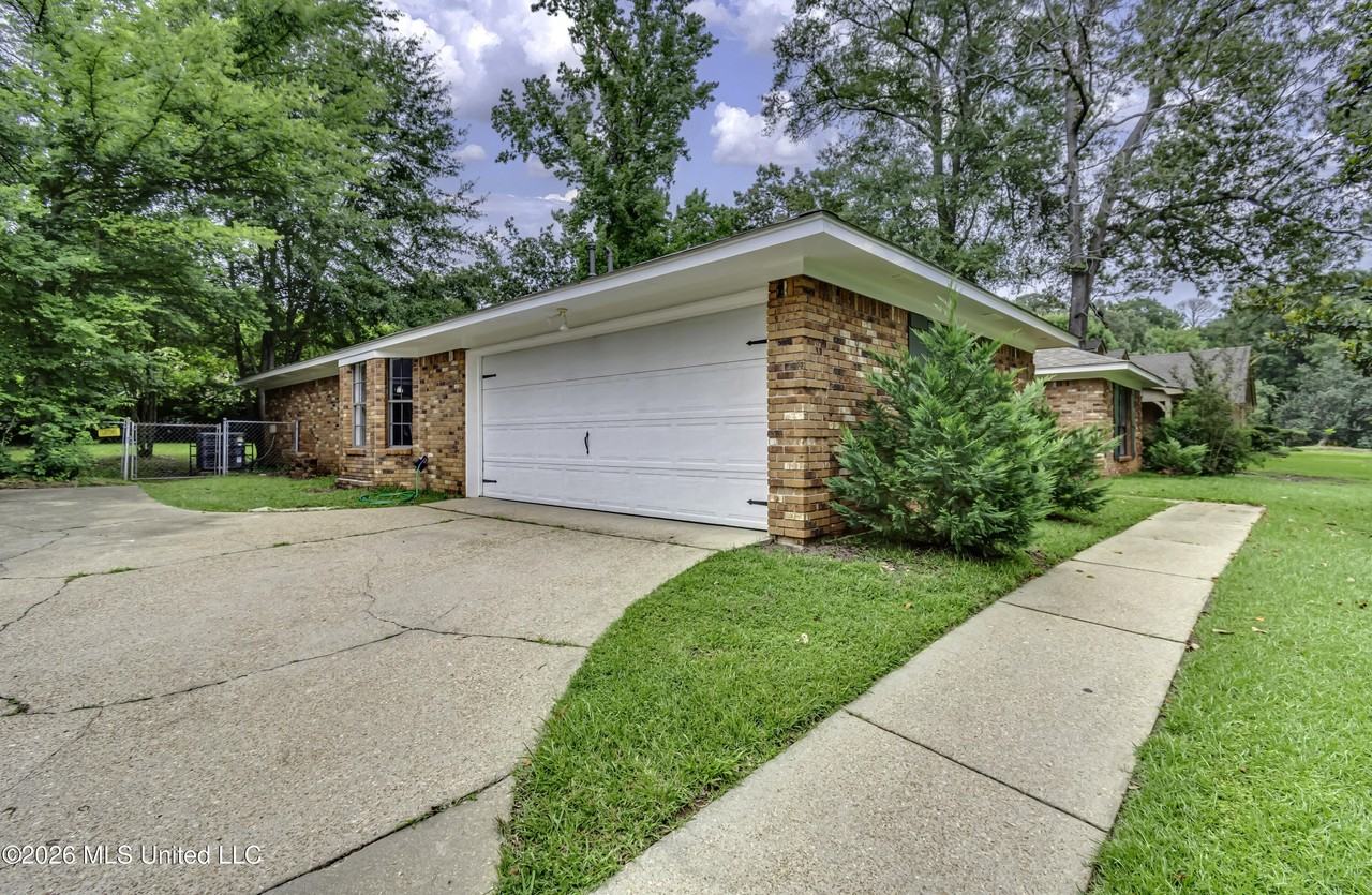 9 Treeway Dr - Photo 7 of 50