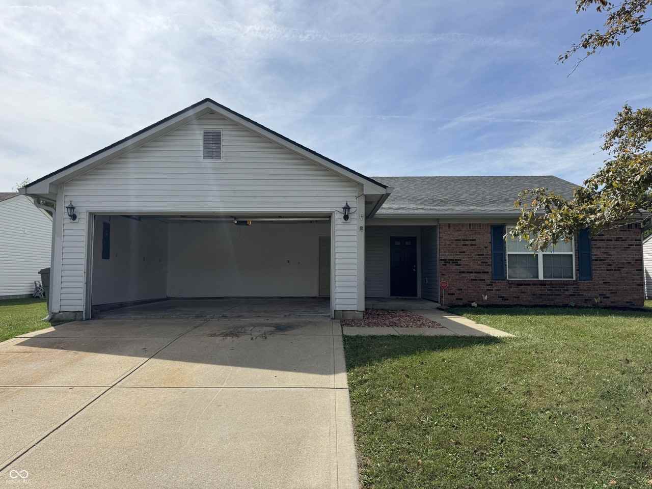 6345 Colonnade Ct - Photo 2 of 28