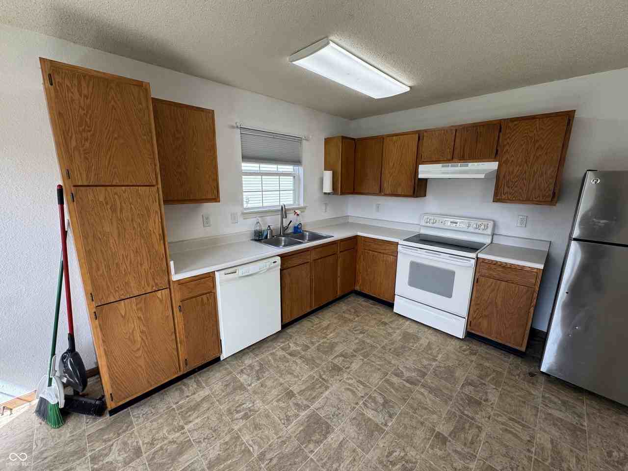 6345 Colonnade Ct - Photo 7 of 28