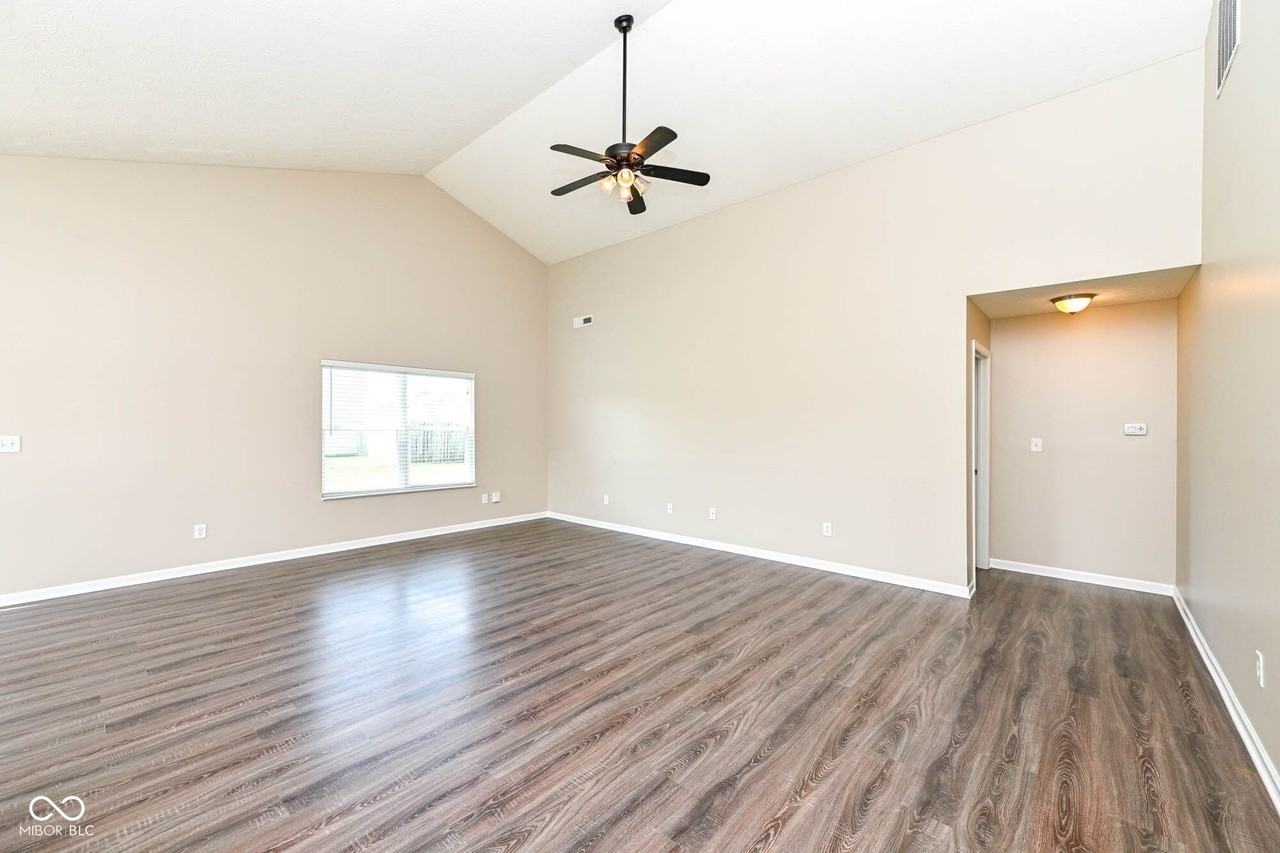 4324 Big Leaf Ln - Photo 5 of 32