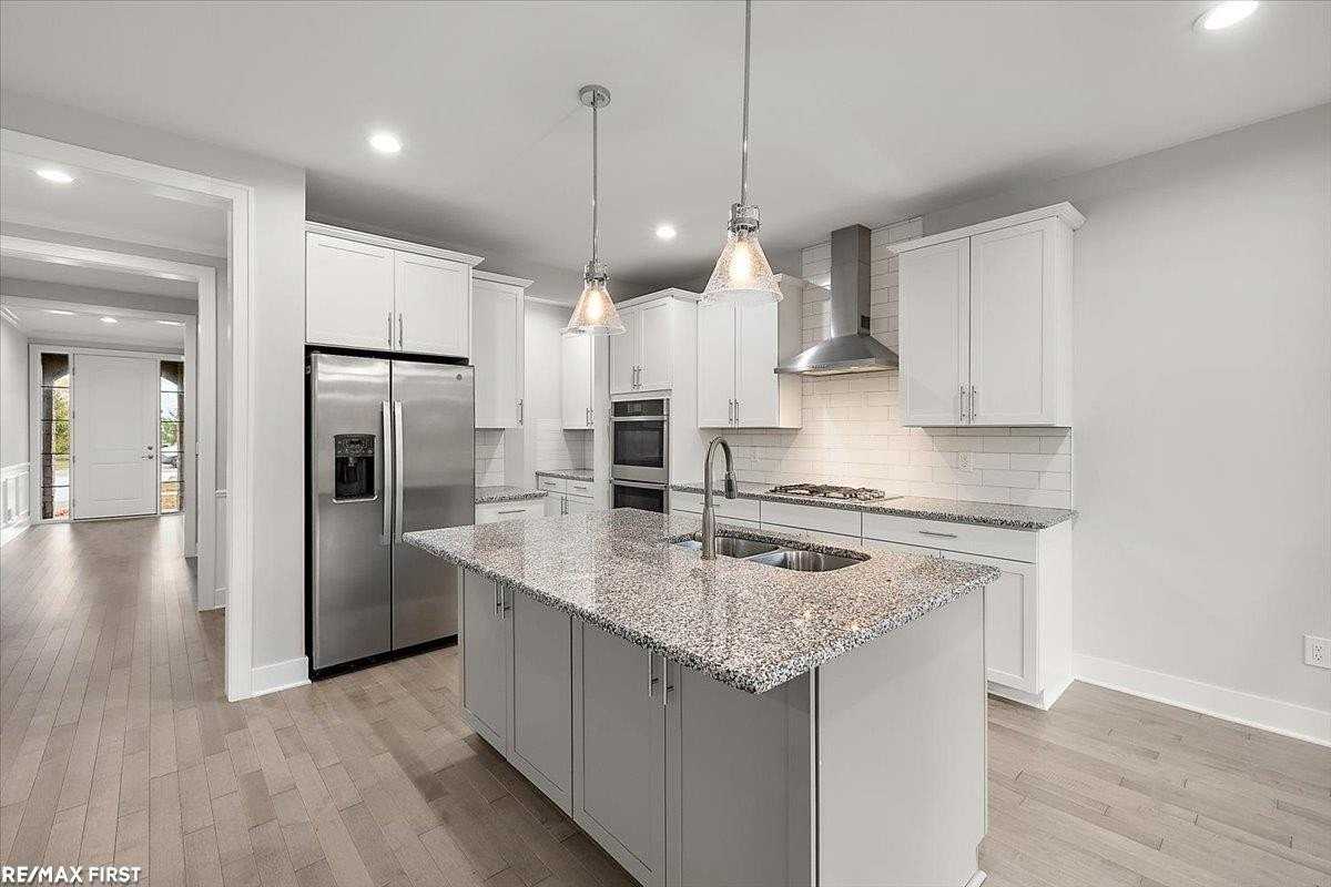 62042 Mound Rd - Photo 7 of 50