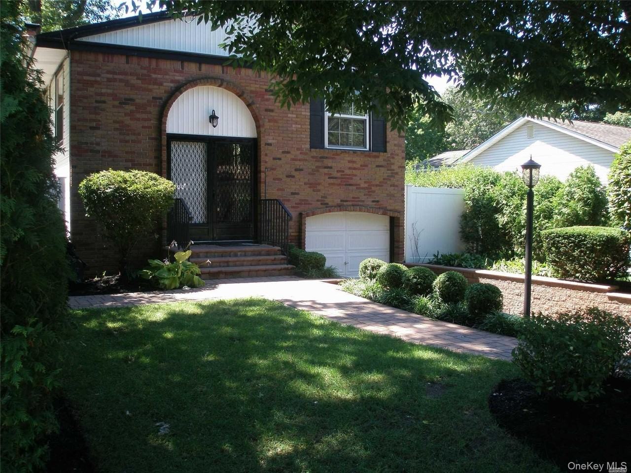 4924 Express Dr S - Photo 2 of 20