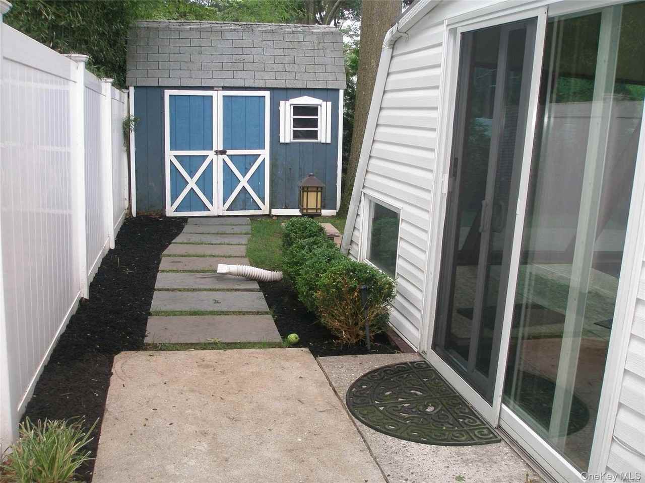 4924 Express Dr S - Photo 4 of 20
