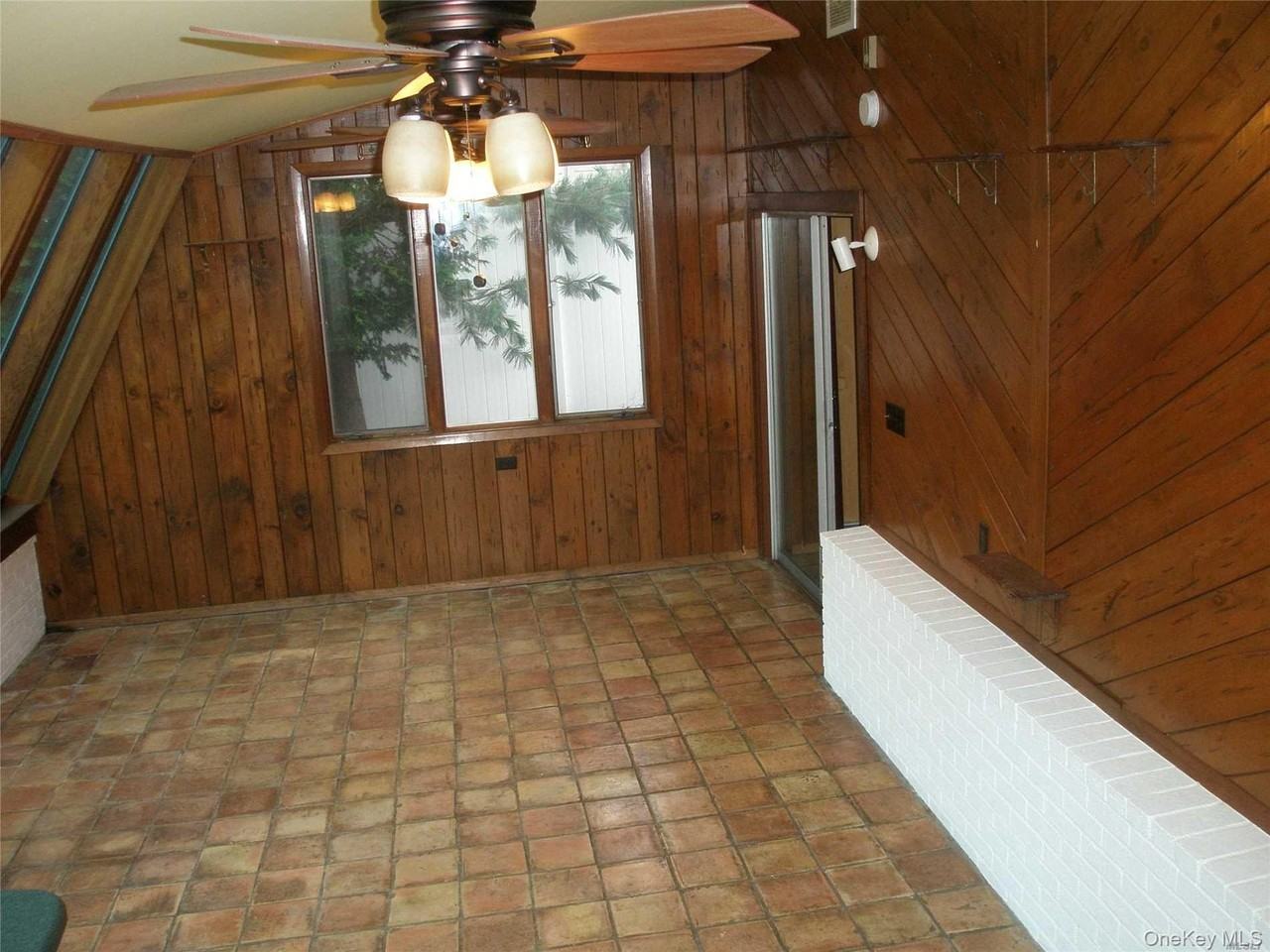 4924 Express Dr S - Photo 6 of 20