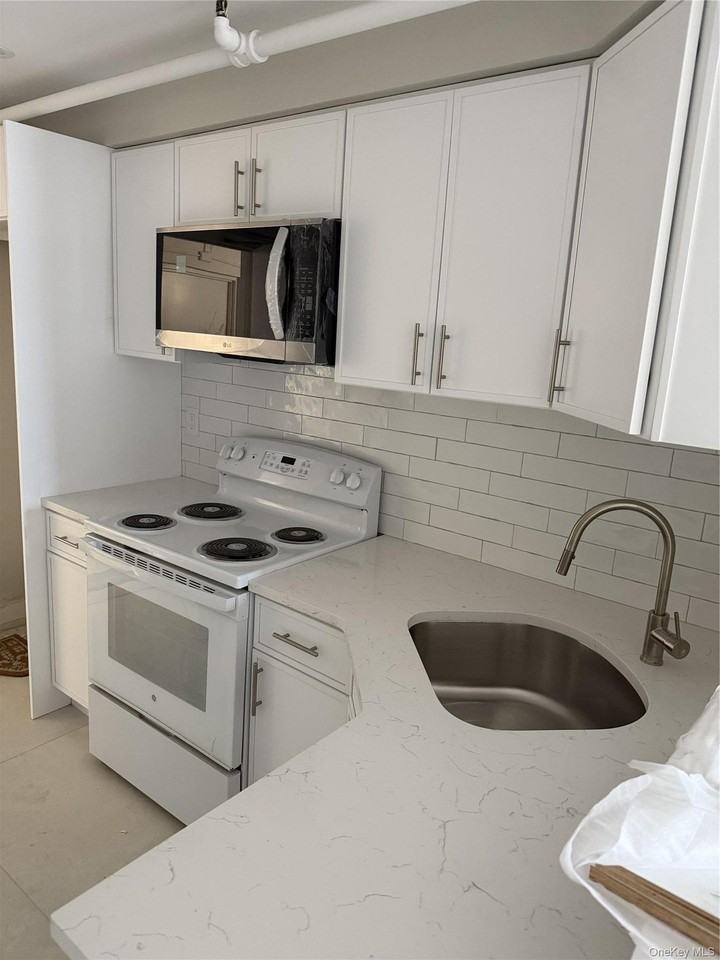 320 Post Ave #3J - Photo 3 of 6
