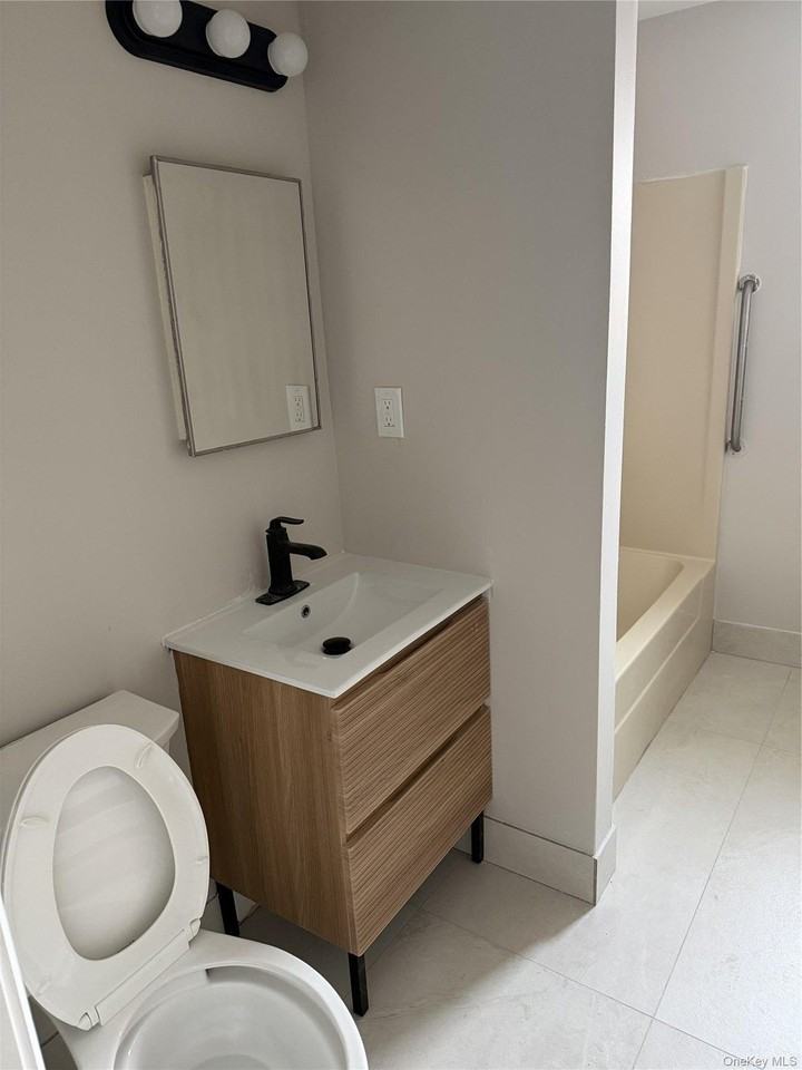 320 Post Ave #3J - Photo 4 of 6