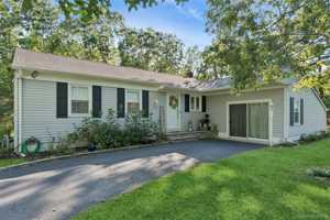 featured image of 4 Arbor Ln
