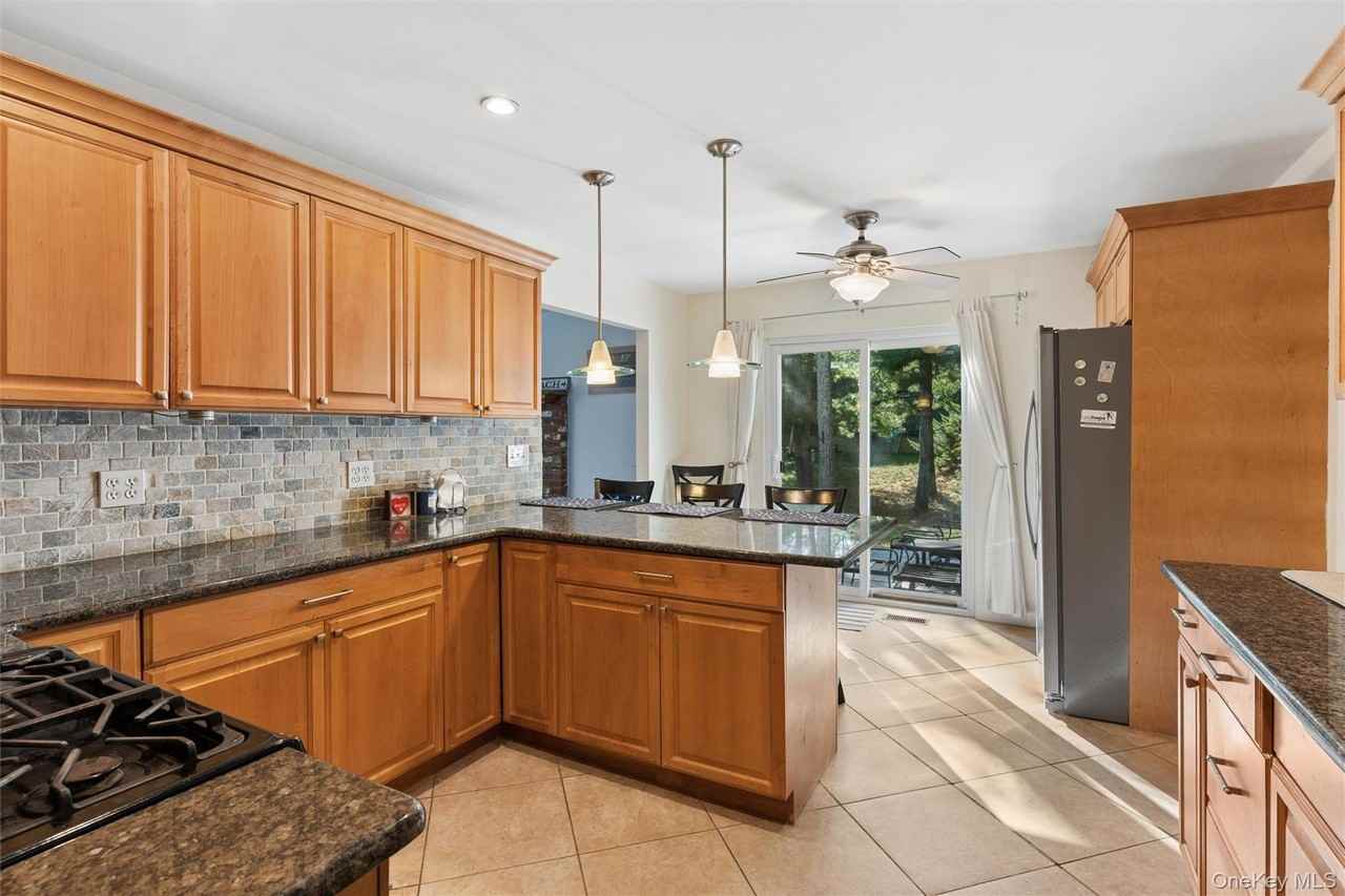 4 Arbor Ln - Photo 7 of 21