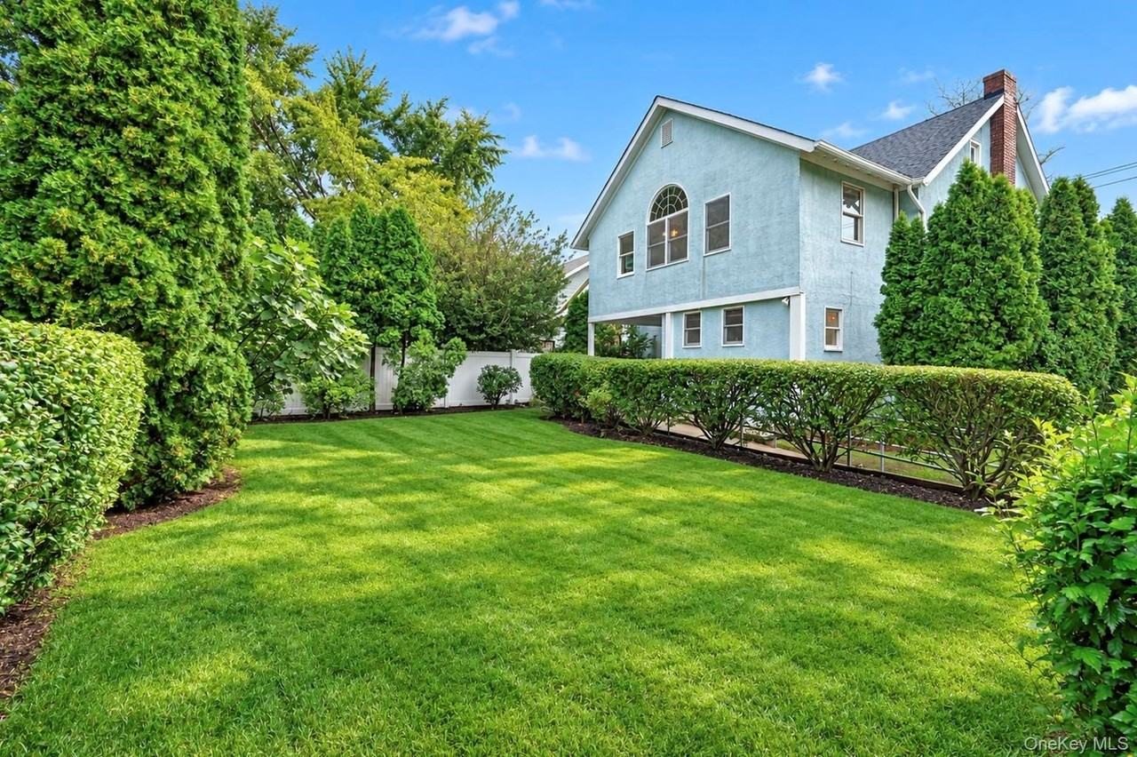 108 Hempstead Ave - Photo 4 of 39