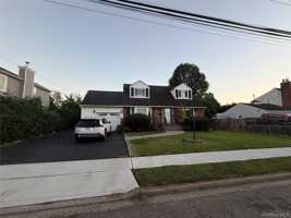 featured image of 18 Alexander Ave