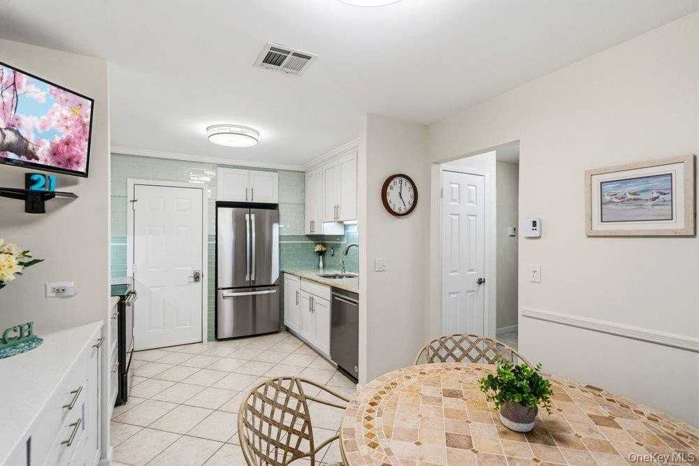 21 Revere Dr - Photo 6 of 33