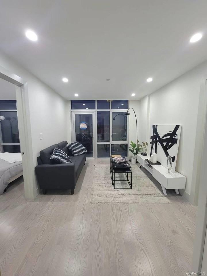4162 Bowne St #12H - Photo 2 of 6