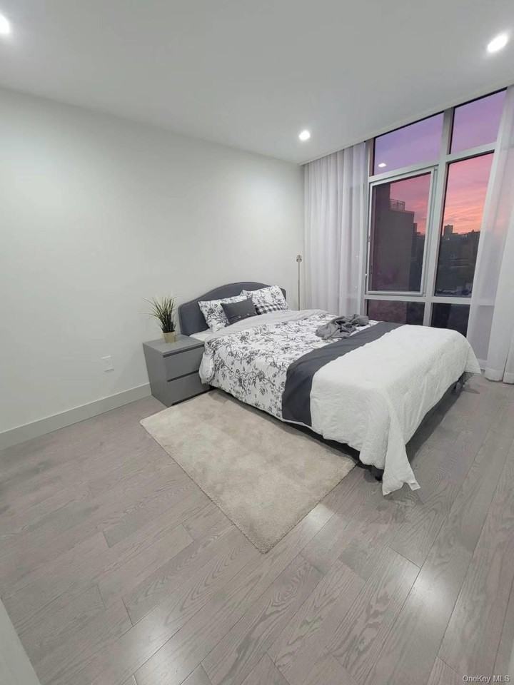 4162 Bowne St #12H - Photo 4 of 6