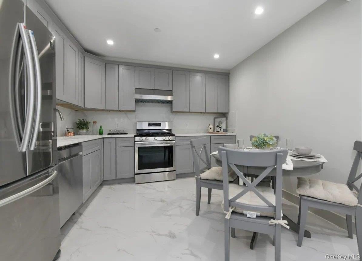 4162 Bowne St #12H - Photo 6 of 6