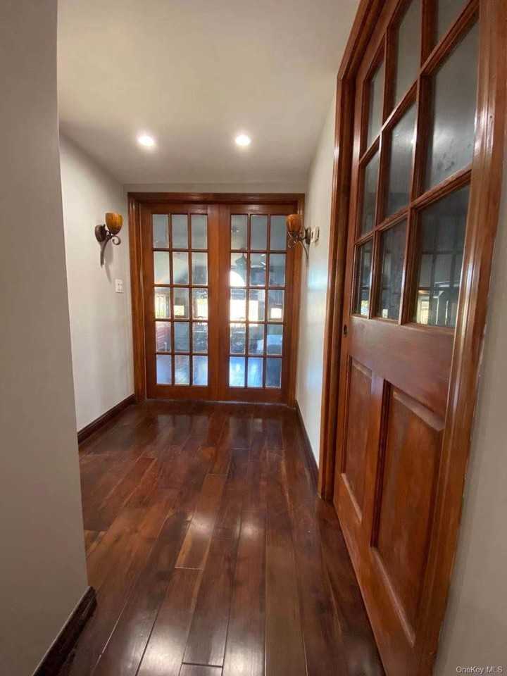 1 Farragut Pl - Photo 2 of 20