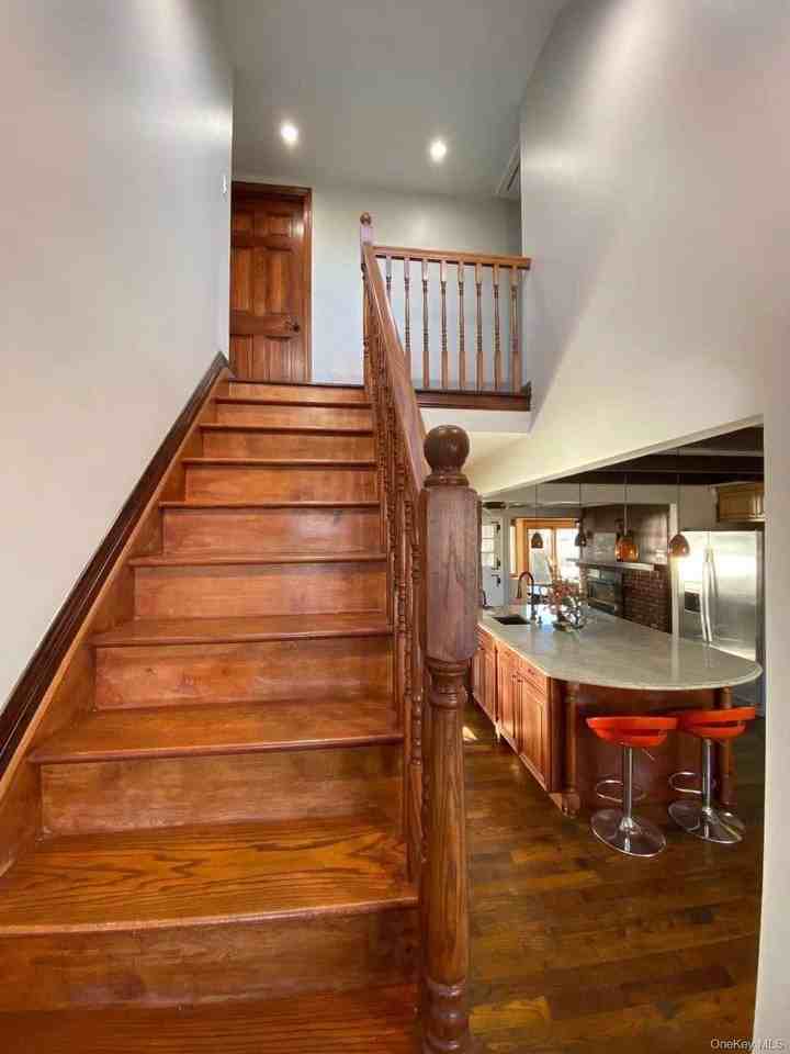 1 Farragut Pl - Photo 4 of 20