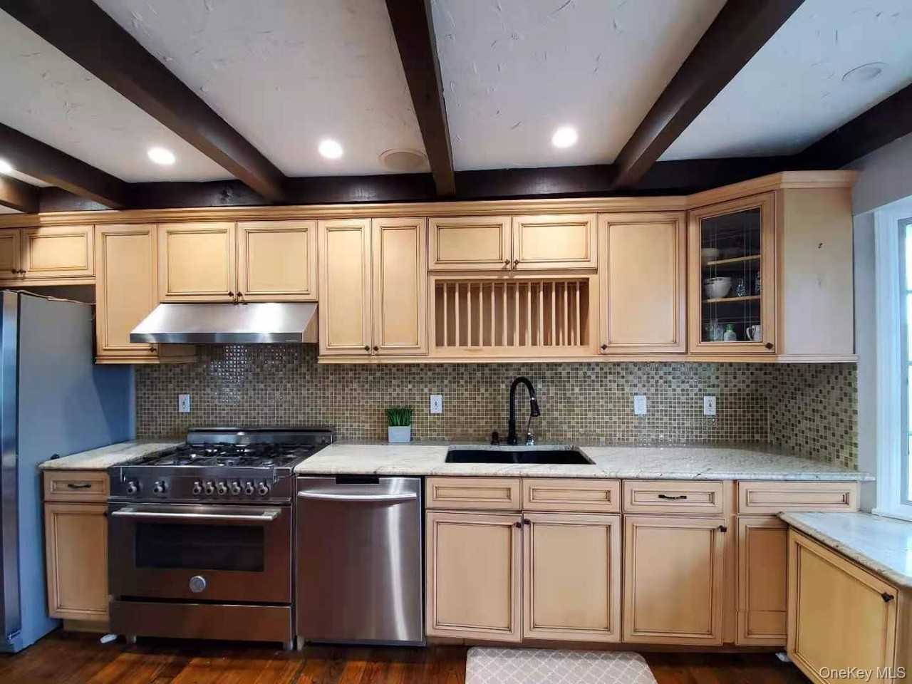 1 Farragut Pl - Photo 7 of 20