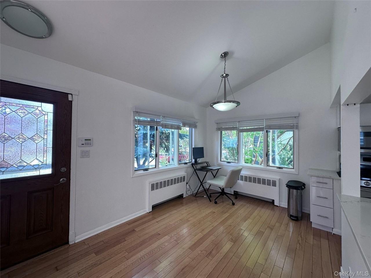 414 E Chester St - Photo 2 of 13