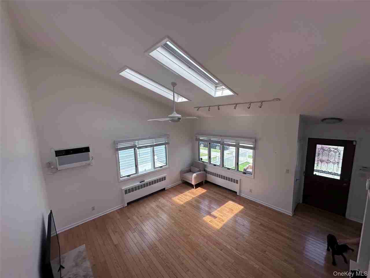 414 E Chester St - Photo 5 of 13