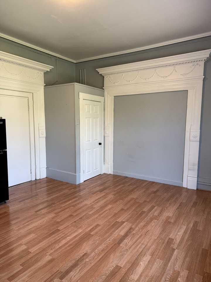 306 W Elm St #2 - Photo 4 of 8