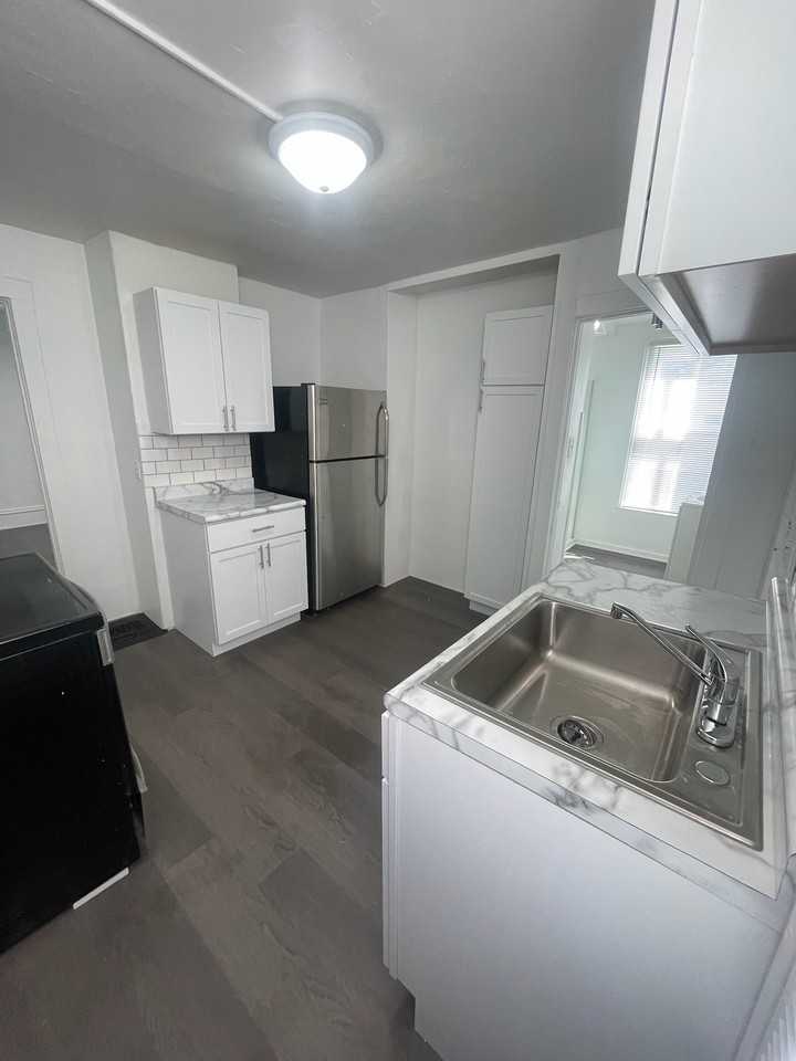 106 S Hamilton St #2 - Photo 3 of 16