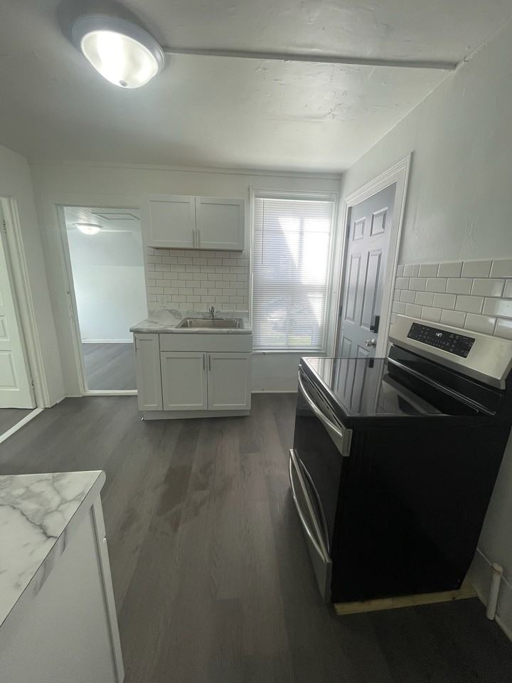 106 S Hamilton St #2 - Photo 4 of 16