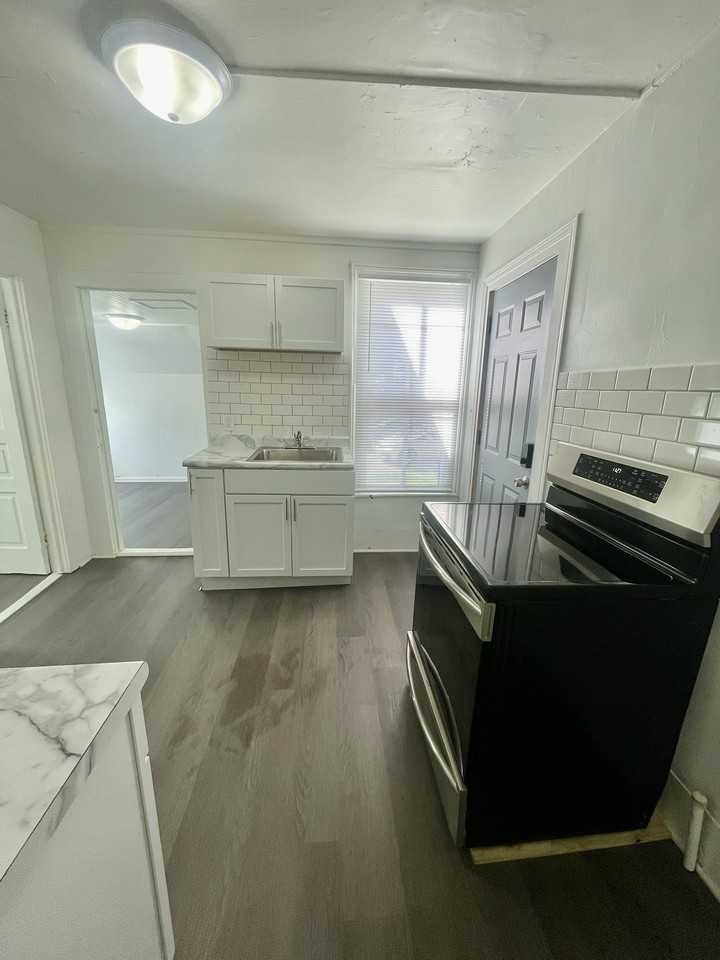 106 S Hamilton St #2 - Photo 6 of 16